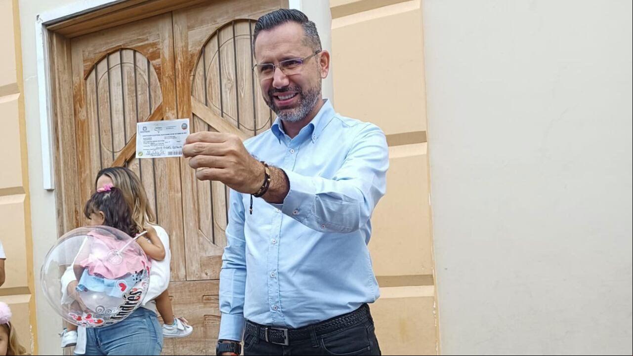 Jaime Andrés Beltrán votó en Bucaramanga.