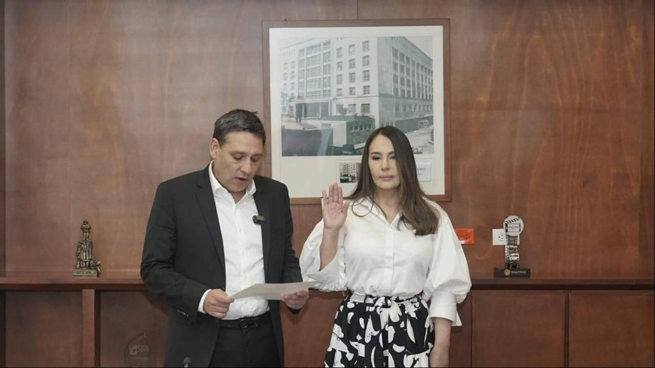 El ministro de las TIC, Mauricio Lizcano, presentó a Nórida Rodríguez Muñoz como gerente del Sistema de Medios Públicos de Colombia, RTVC. Foto: Cortesía Mintic