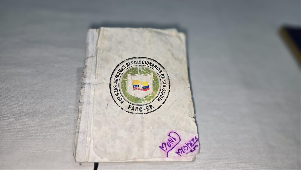 Las autoridades hallaron varios artículos de los menores rescatados.