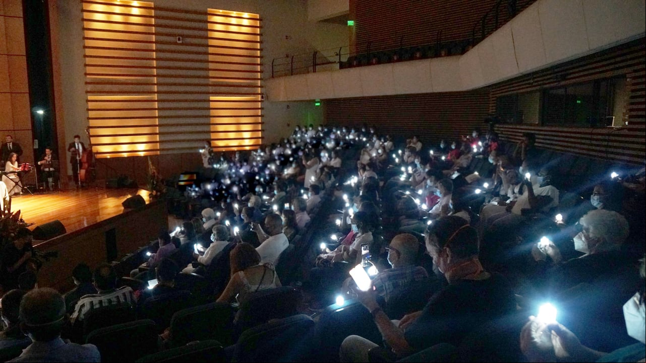 En un acto simbólico, la Fundación Valle del Lili cada año conmemora el acto humano de la donación y la continuidad de la vida por medio de ‘La luz del donante’, un evento que congrega a pacientes que han recibido una donación de órgano o tejido y familiares de donantes vivos o fallecidos. El 12 de octubre el amor brillará en las instalaciones del hospital.