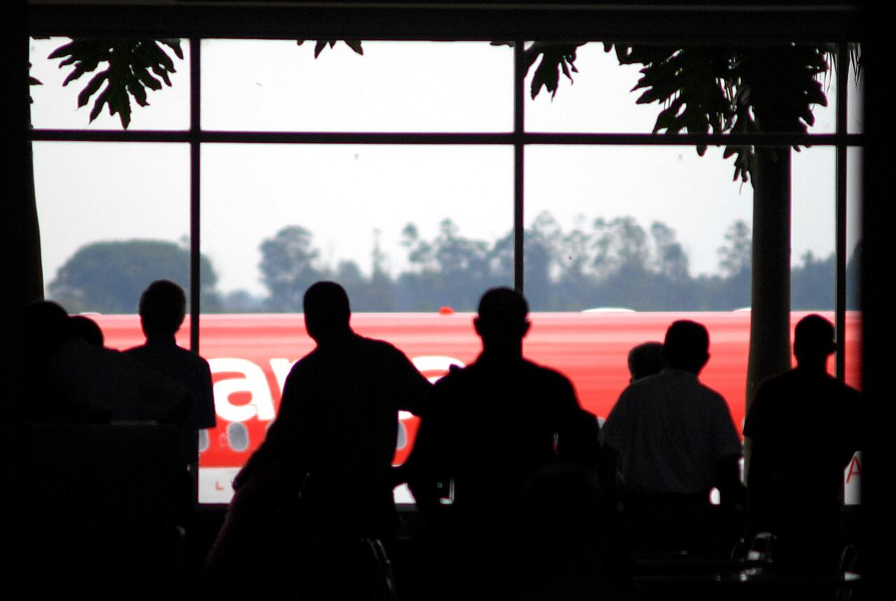 Se agota el combustible para aviones en Colombia y hay incertidumbre por cancelación de vuelos. Foto Jorge Orozco / El País