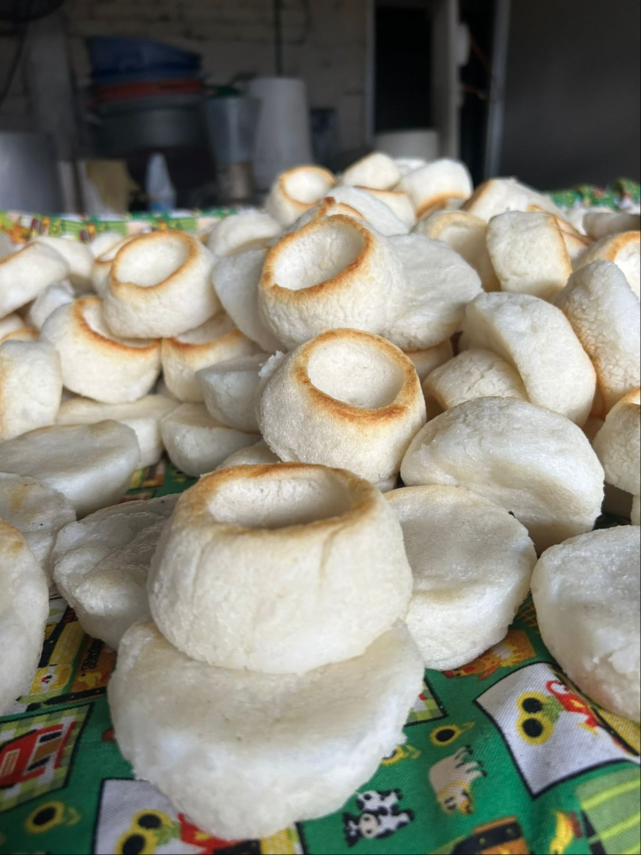 Arepas y carantanta son los productos que Ana Rocío Rosero Mauna comercializa en las plazas de mercado de Popayán y Timbío.