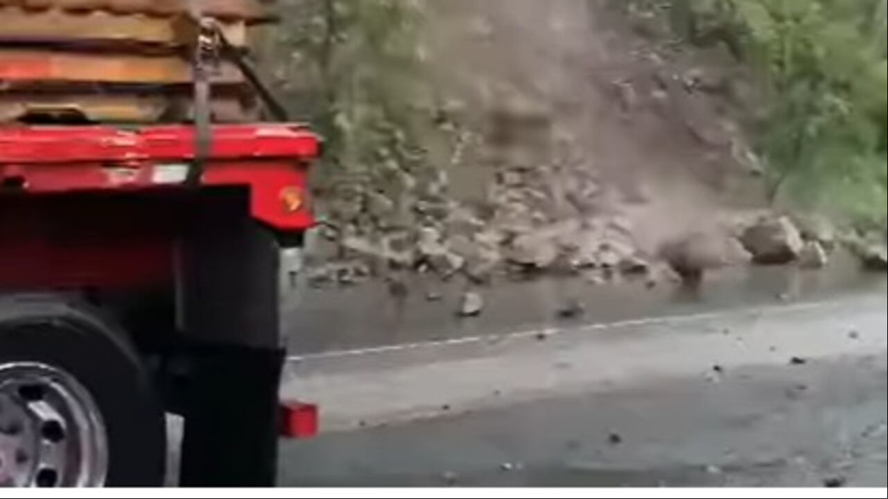 Varios derrumbes se han registrado en las vías del departamento de Nariño, causando dificultades en la movilidad de las personas por esta parte del sur del país.