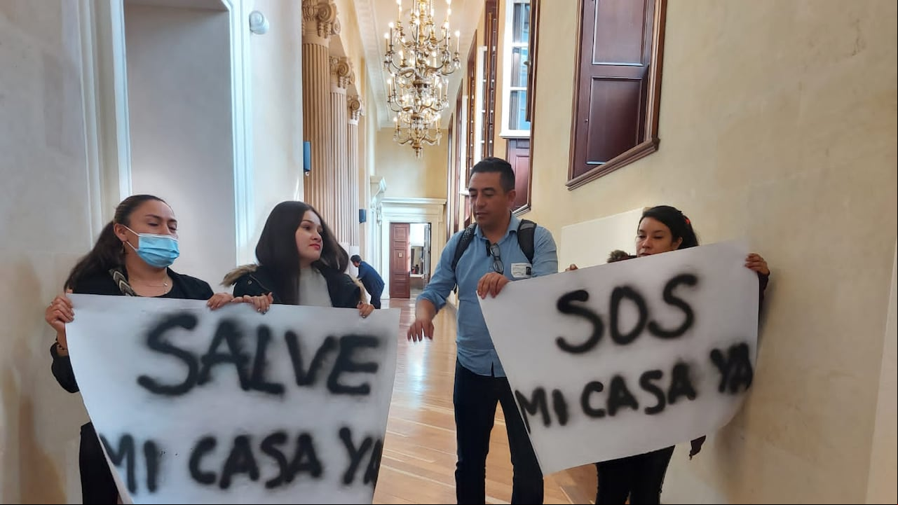 Las familias afectadas han ido al Congreso en busca de soluciones.