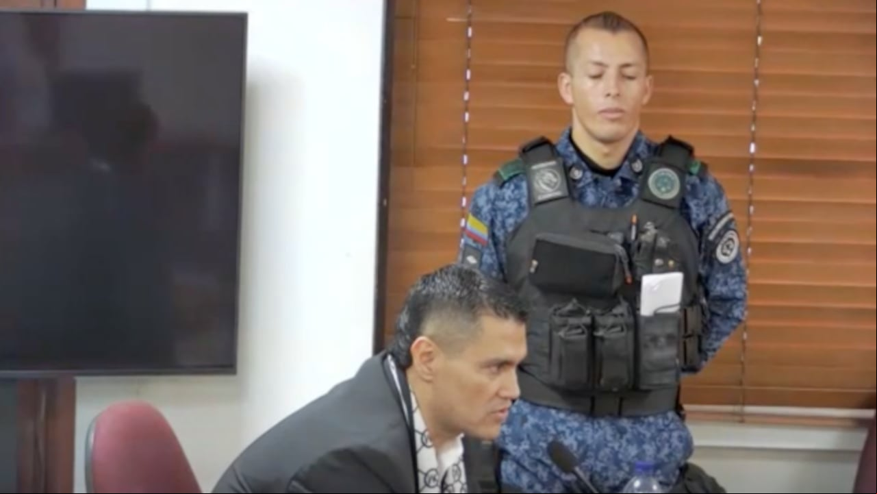 Momento de la declaración de Juan Guillermo Monsalve en el juicio contra Álvaro Uribe, en el Juzgado 44 Penal de Conocimiento de Bogotá.