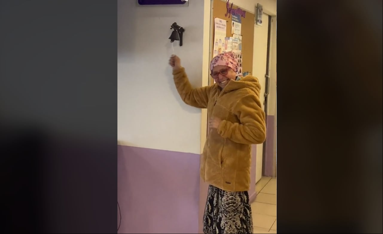 La mujer también vivió un emotivo momento en el hospital.