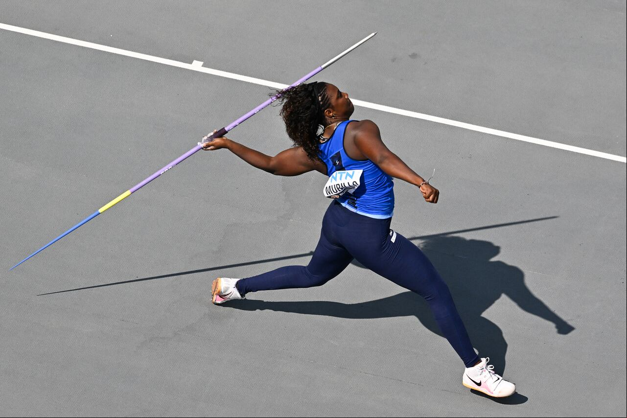 La colombiana María Lucelly Murillo compite en el grupo A de lanzamiento de jabalina femenino durante el Campeonato Mundial de Atletismo en el Centro Nacional de Atletismo de Budapest el 23 de agosto de 2023. (Foto de Antonin THUILLIER / AFP)
