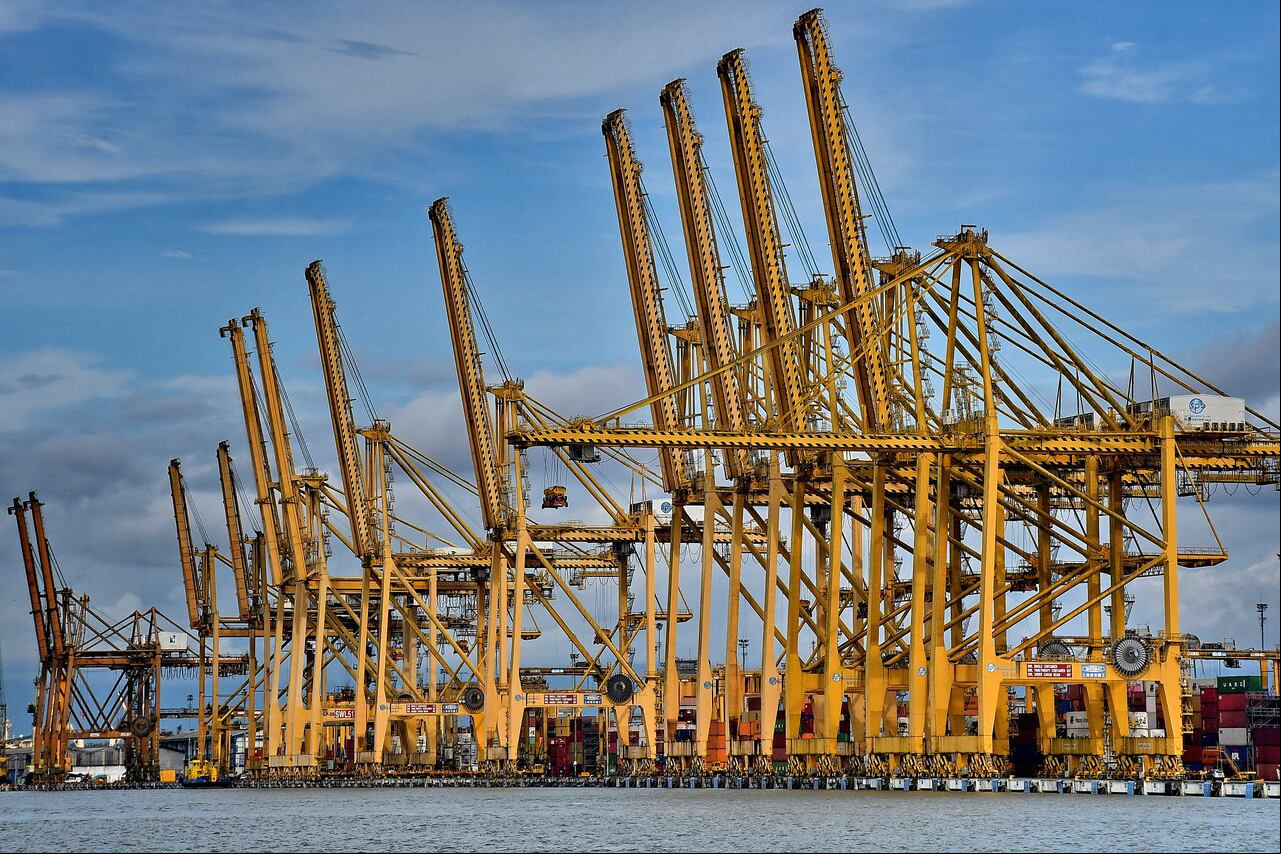 La Autoridad Nacional de Licencias Ambientales (ANLA) asumió el control ambiental del Muelle 13 en Buenaventura y ordenó su suspensión, con el fin de garantizar que la operación cumpla los requisitos de protección y control ambiental establecidos en la normativa vigente. Fotos Raúl Palacios / El País.