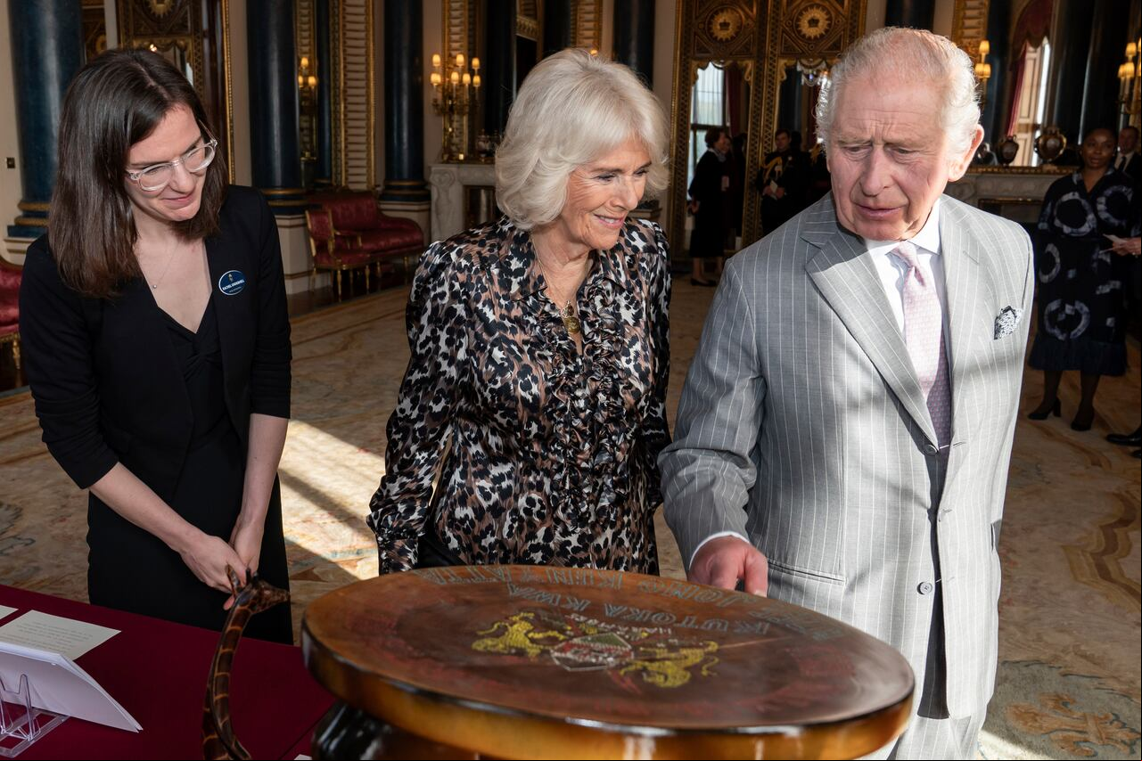 El rey Carlos III quiere mirar hacia el futuro cuando comience su visita de Estado de cuatro días a Kenia el martes 31 de octubre de 2023. Pero primero tendrá que enfrentarse al pasado. (Aaron Chown/Pool vía AP, archivo)