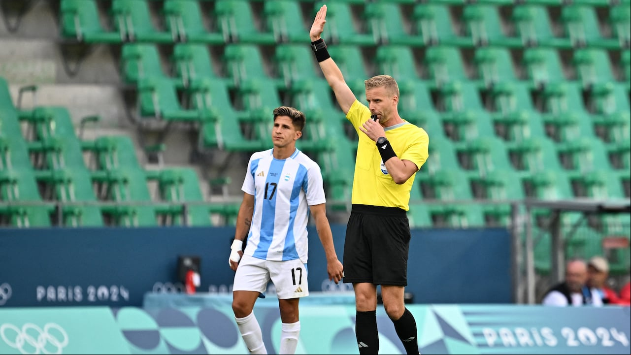 Glenn Nyberg, árbitro del partido entre Argentina y Marruecos.