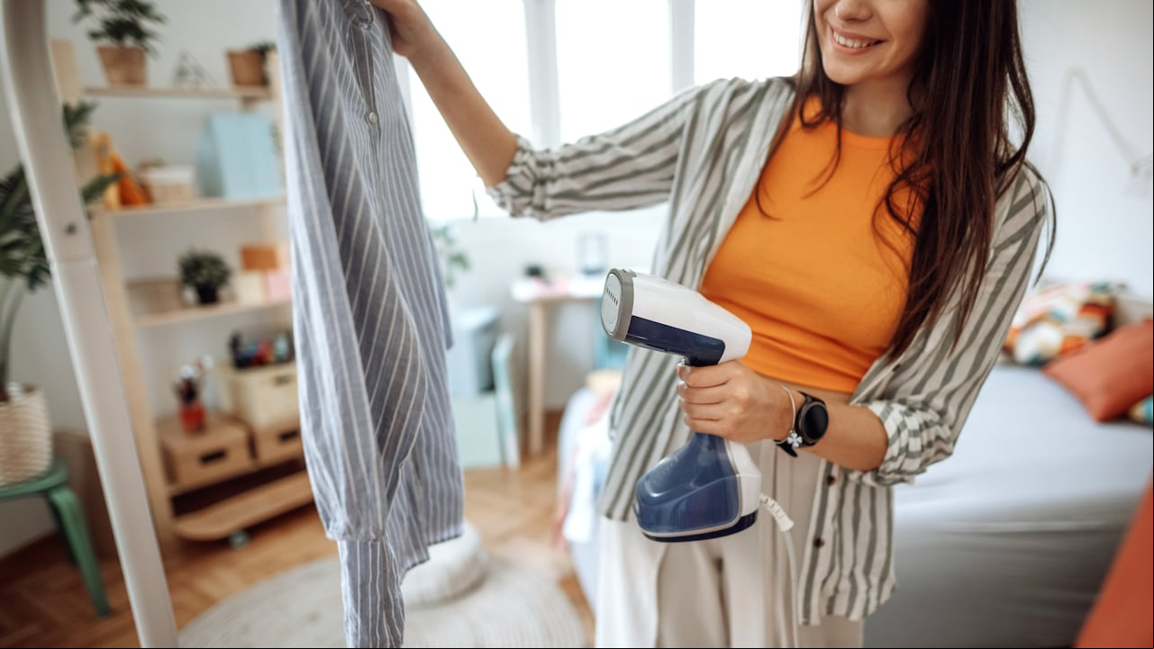 Un ingrediente común, utilizado frecuentemente en la cocina, ofrece una solución sencilla y económica para la limpieza de planchas de vapor. Su acidez natural ayuda a descomponer depósitos minerales y a mantener el electrodoméstico en buen estado.