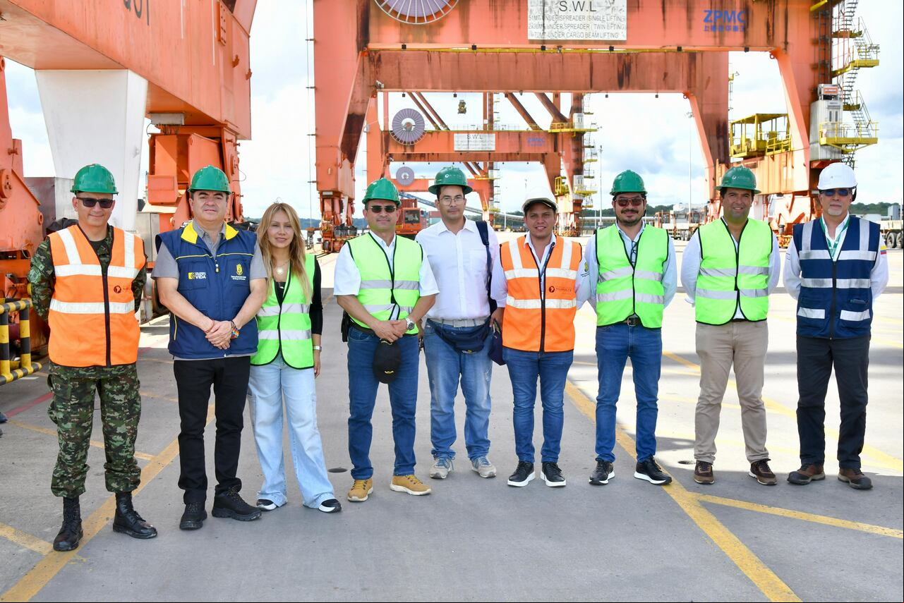 Entrega de Puentes modulares en el puerto de Buenaventura.