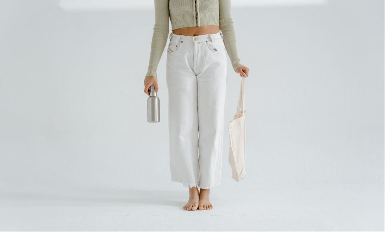 Cómo lucir con estilo los pantalones blancos