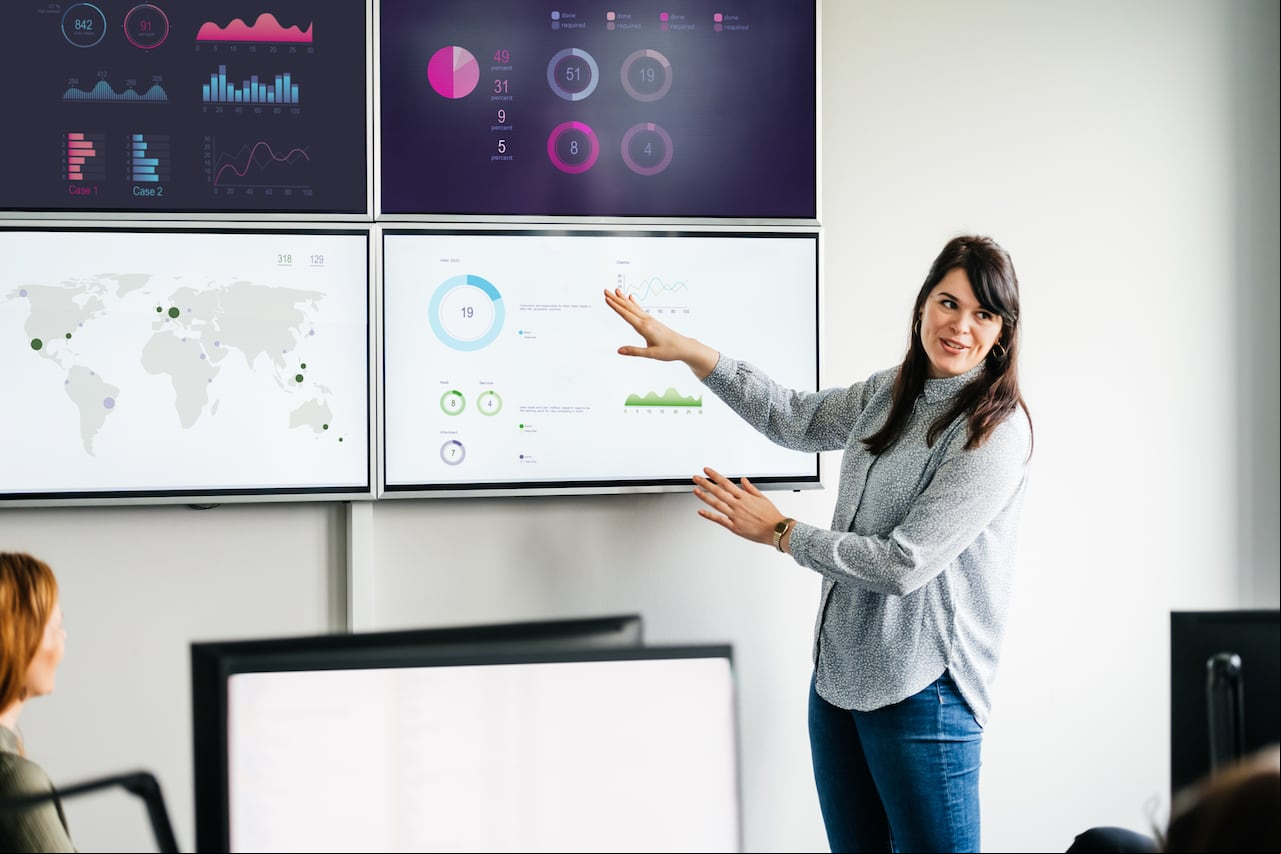 shark tank o ronda de inversiones / emprendedores / empresarios