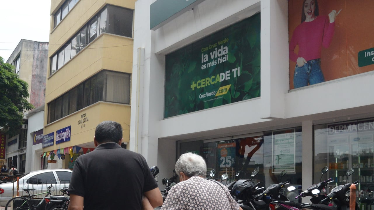 Cali: Desde el 15 de noviembre dejara de suministrar medicamentos a miles de s de Sanitas debido a una millonaria deuda por parte de la EPS, ha generado preocupación en el país por parte de los afiliados. foto José L Guzmán. El País oct 31-23