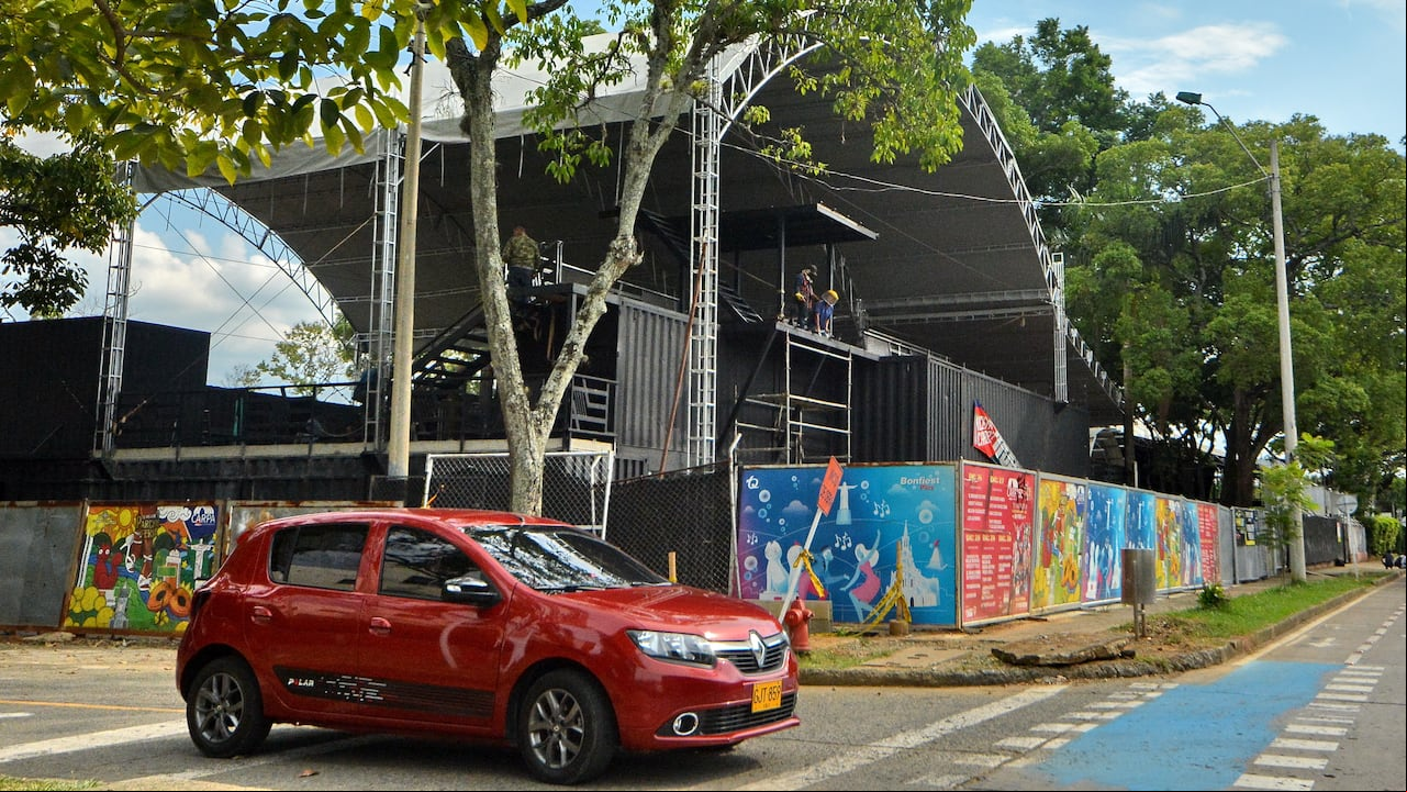 Al parecer, la Carpa de eventos, la 66, se expande por todo el lote donde está ubicada, por las construcciones nuevas que se ven. Esto con el fin de brindar dientes espectáculos por carpa.