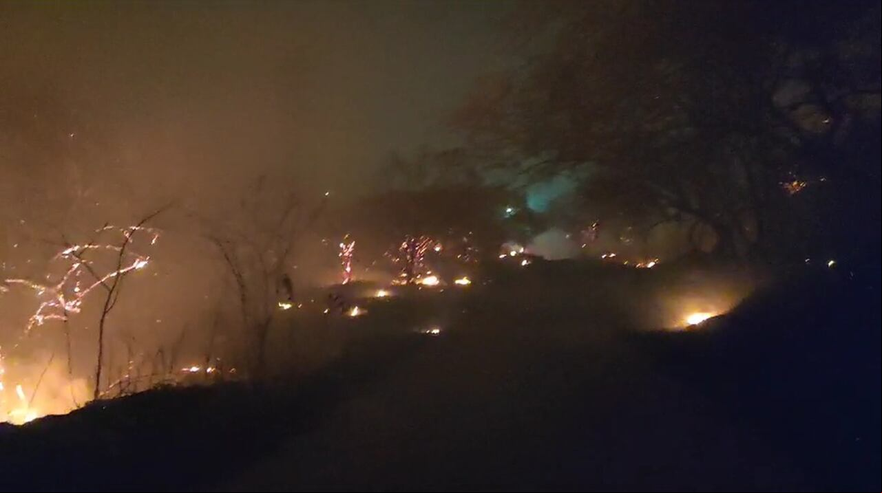 Por este camino tuvo que pasar Raúl para salir del peligro que representaba el fuego.