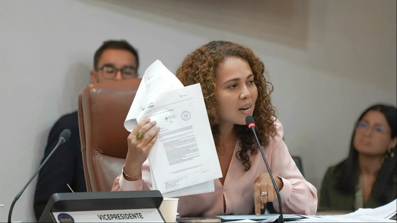 La ministra de Ciencia Yesenia Olaya respondió en el Congreso.