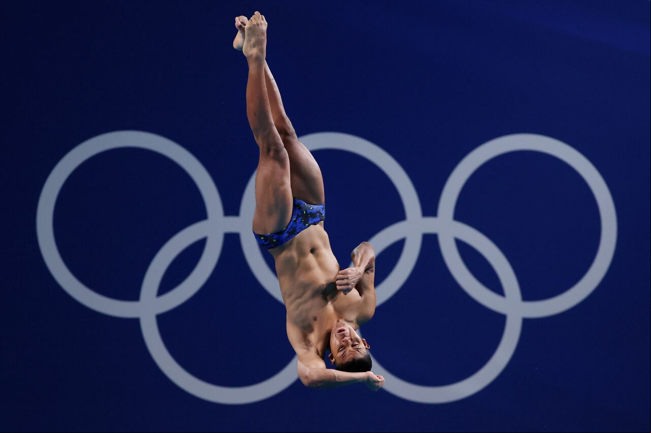 PARIS, - AUGUST 06: Luis Felipe Uribe Bermudez of Team Colombia competes in the Men's 3m Springboard Preliminary on day eleven of the Olympic Games Paris 2024 at Aquatics Centre on August 06, 2024 in Paris, . (Photo by Clive Rose/Getty Images)