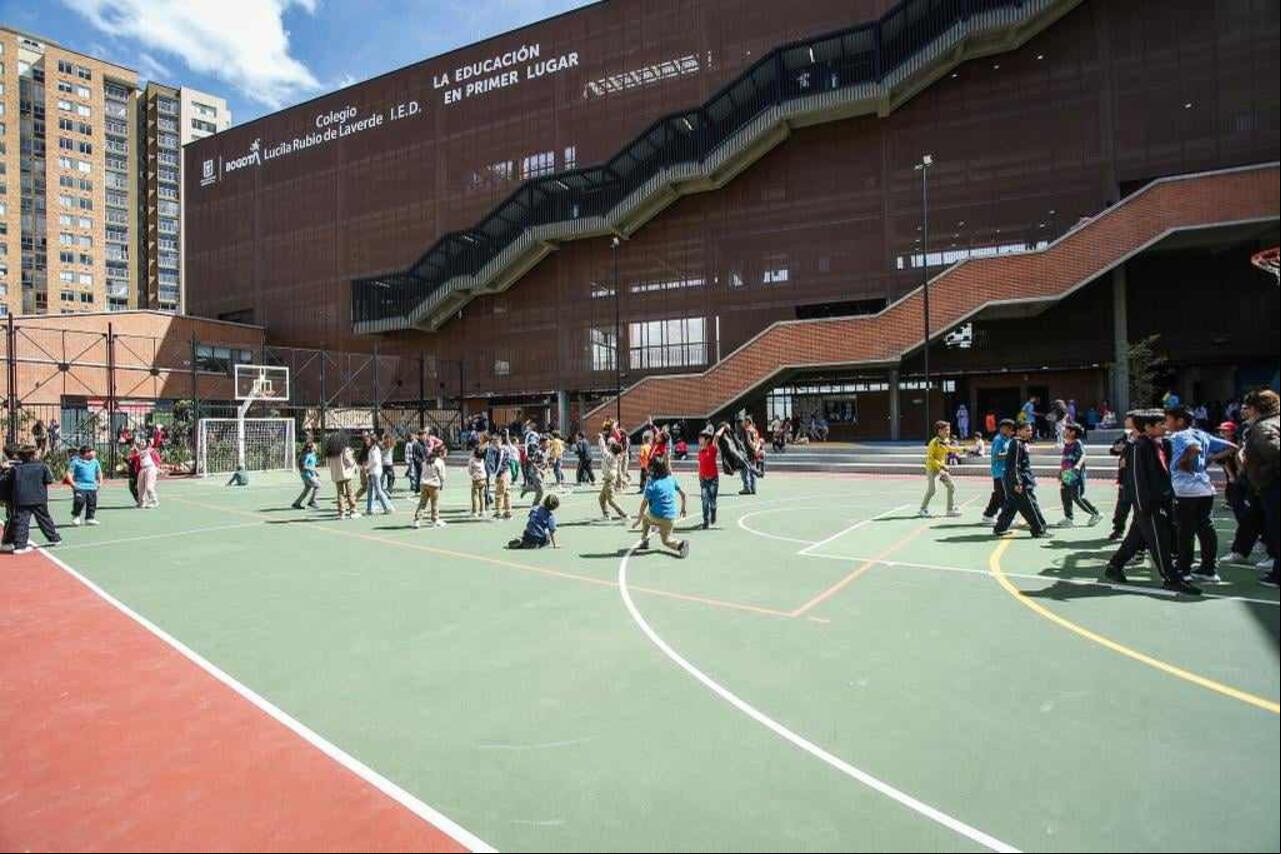 La Secretaría de Educación del Distrito hizo un aporte de $34.208 millones y el Ministerio de Educación Nacional participó con $13.185 millones.