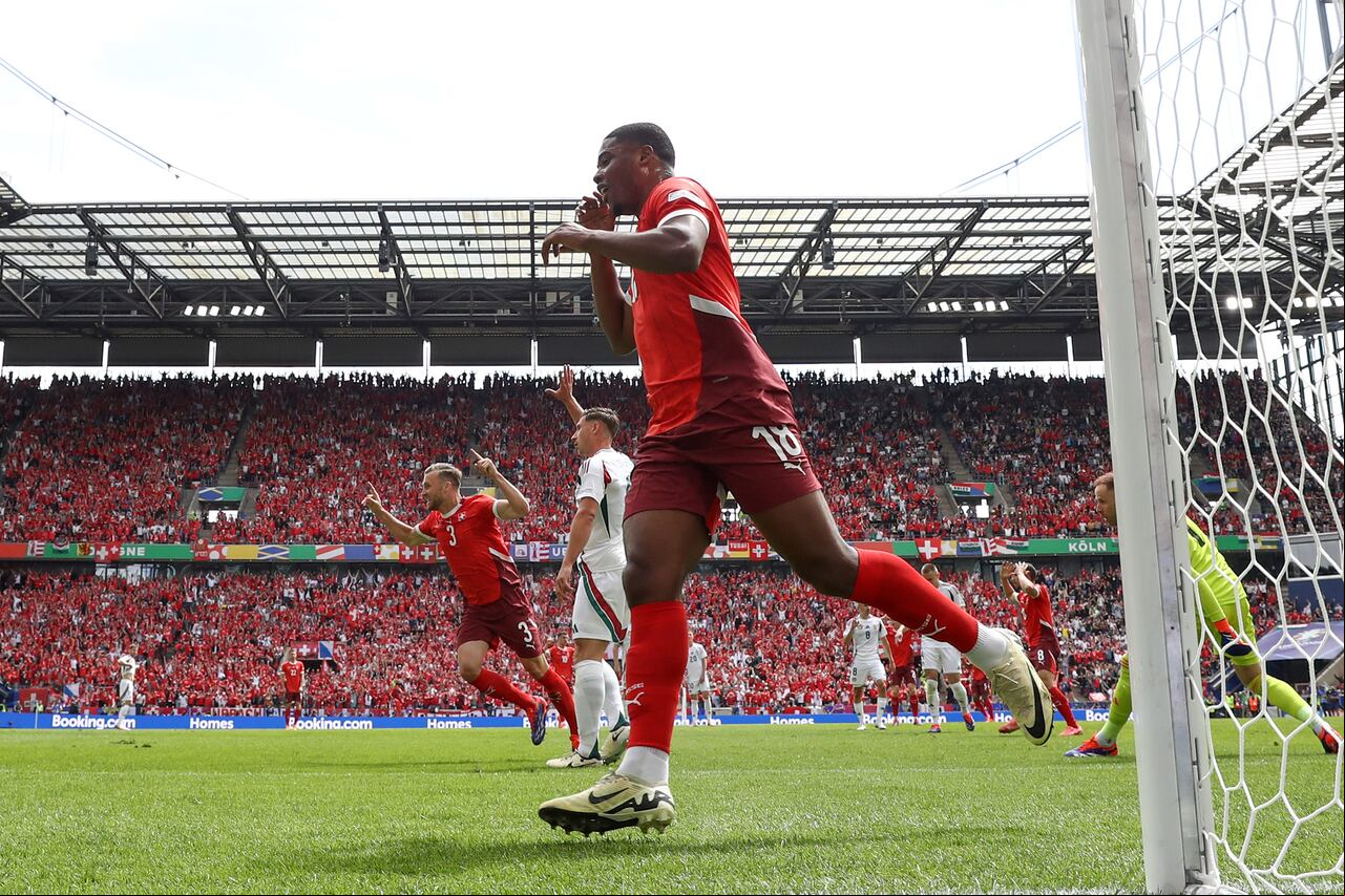 Kwadwo Duah marcó el primer gol de Suiza contra Hungría.