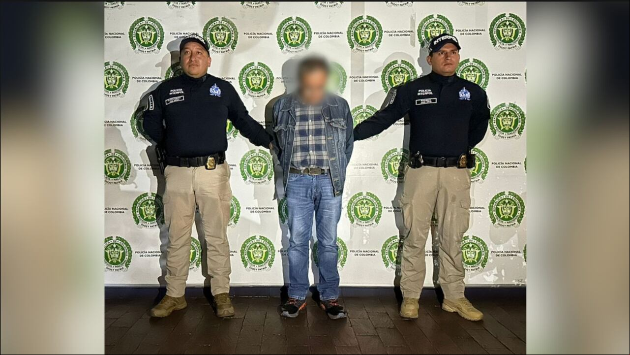El hombre de 58 años de edad era buscado en 196 países del mundo mediante notificación azul de Interpol.