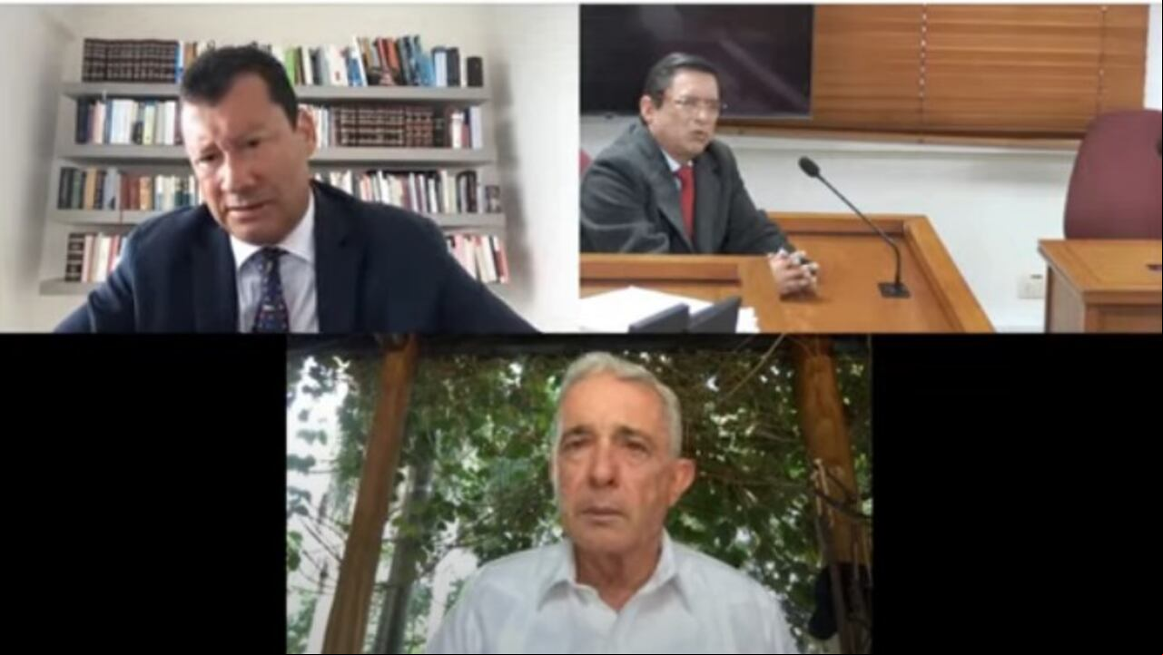 Este lunes se reanudó el juicio en contra del expresidente Álvaro Uribe Vélez.