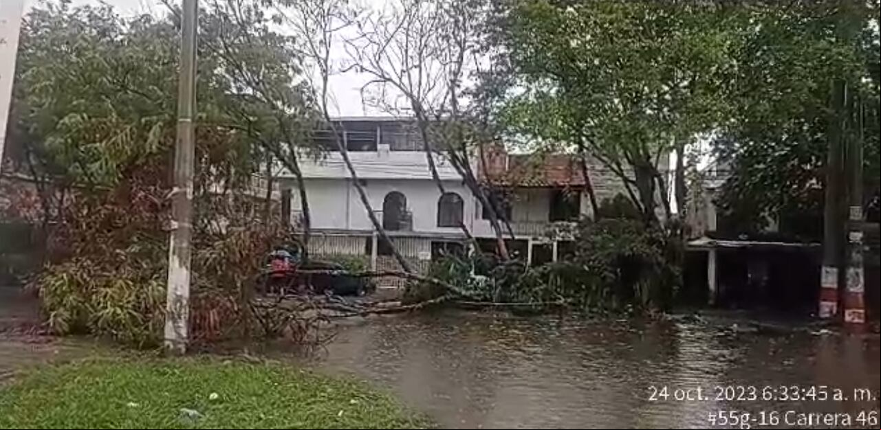 Así reportan ciudadanos las vías inundadas al suroriente de Cali.