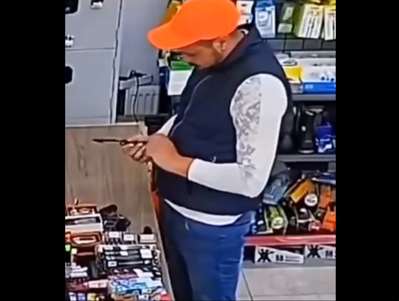 Según se observa en el video que recibió centenares de reacciones por parte de los internautas.