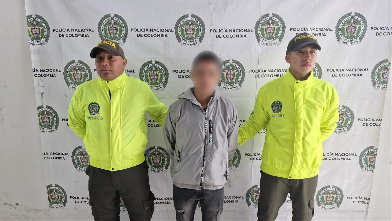 Este sujeto pretendía escapar de las autoridades colombianas, movilizándose hacia el vecino país del Ecuador, luego de lesionar gravemente a un ciudadano en Antioquia.