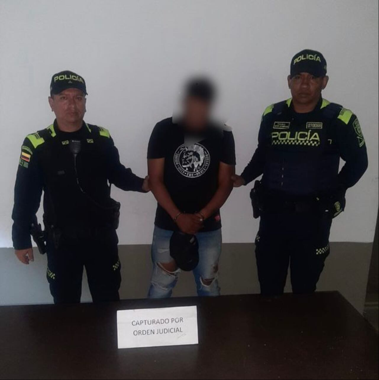 En operativos durante la Feria de las Flores las autoridades han capturado más de 20 personas por asuntos pendientes con la justicia.