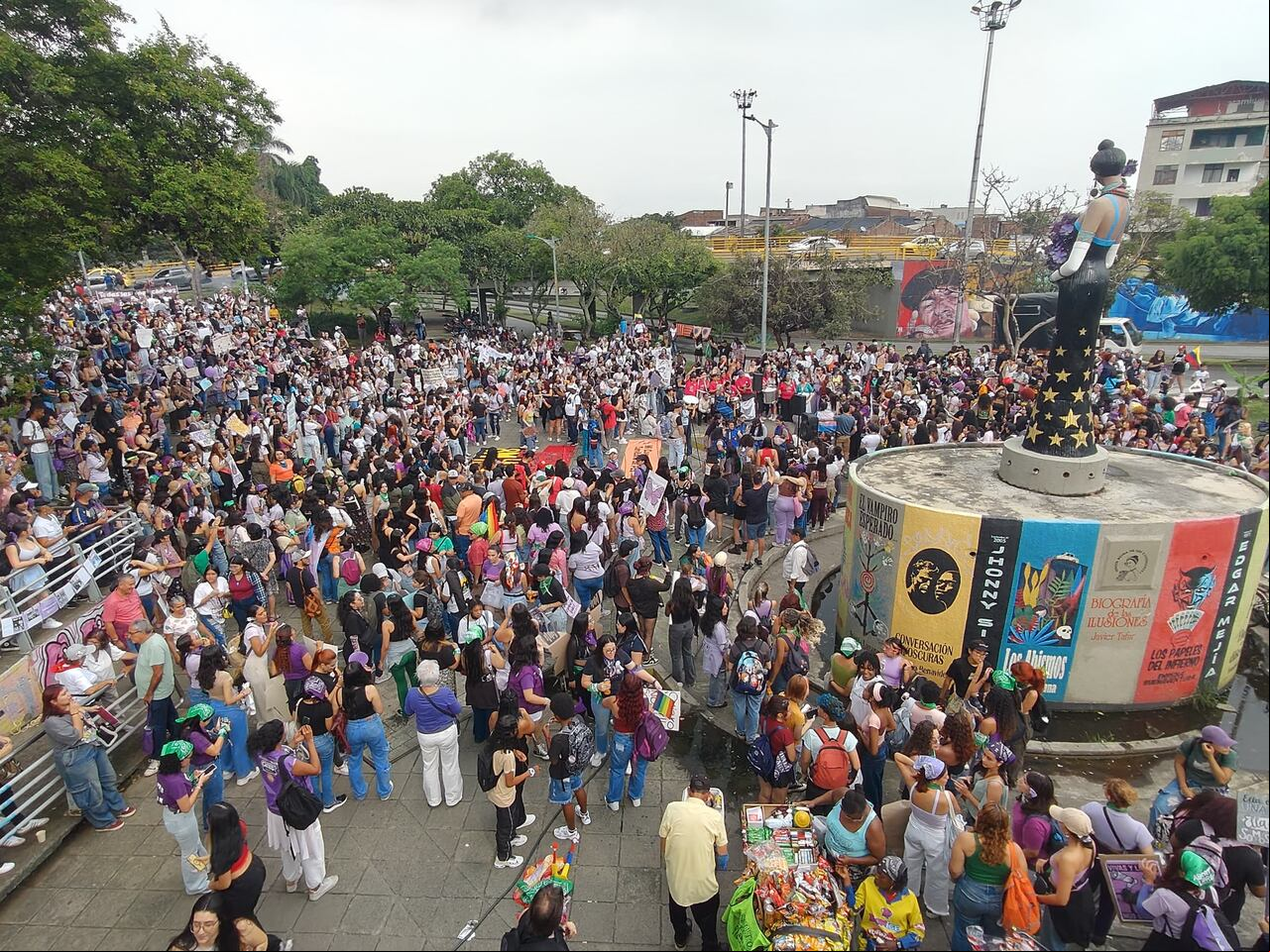 Marcha 8M en Cali - Una gran participación tiene la marcha convocada por diferentes colectivos feministas en Cali este 8 de marzo de 2025. José L. Guzmán / El País