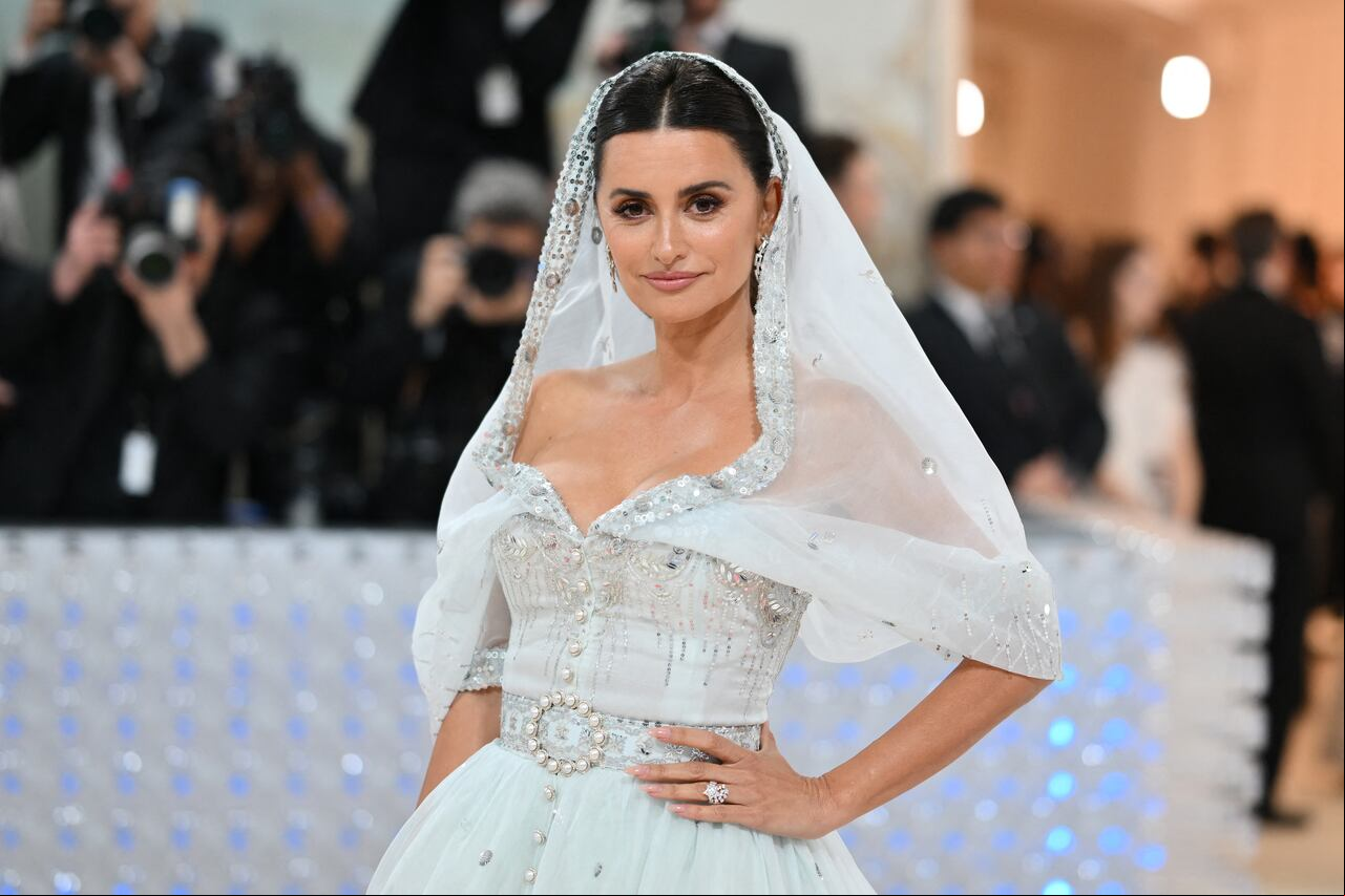 La actriz española Penélope Cruz llega a la Met Gala 2023 en el Museo Metropolitano de Arte el 1 de mayo de 2023 en Nueva York. - La Gala recauda fondos para el Instituto del Traje del Museo Metropolitano de Arte.