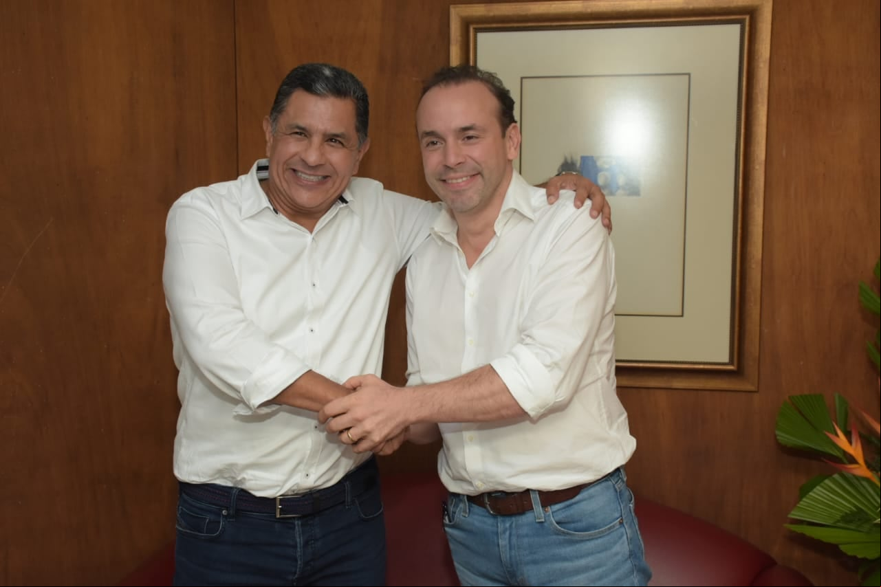Alejandro Eder, alcalde electo de CAli y Jorge Iván Ospina, alcalde actual se reunieron por primera vez después de las pasadas elecciones..