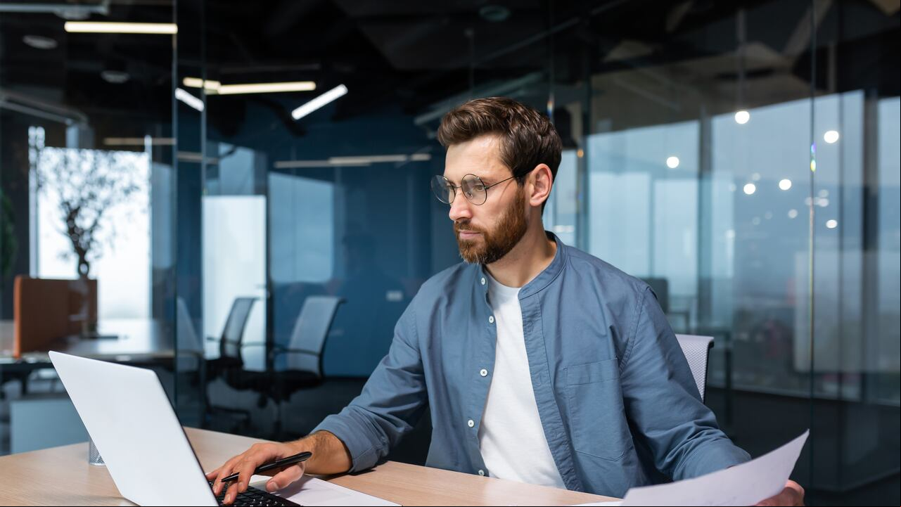 La antigua práctica china del Feng Shui se presenta como una herramienta valiosa para armonizar y optimizar el espacio de trabajo.