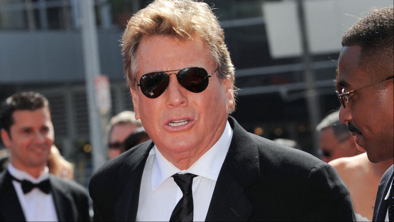 El actor Ryan O'Neal llega a la 61ª edición anual de los premios Emmy creativos en el teatro Nokia de Los Ángeles, California, el 12 de septiembre de 2009.