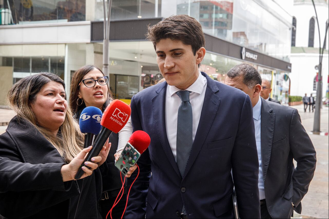 Wadith Manzur Imbett
Representante a la Cámara
En la Corte Suprema de Justicia con su abogado