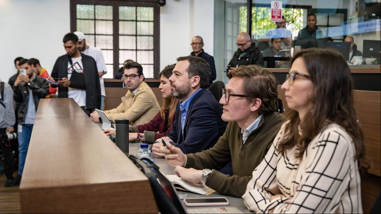 Alcalde Galán y su gabinete distrital en el Concejo de Bogotá