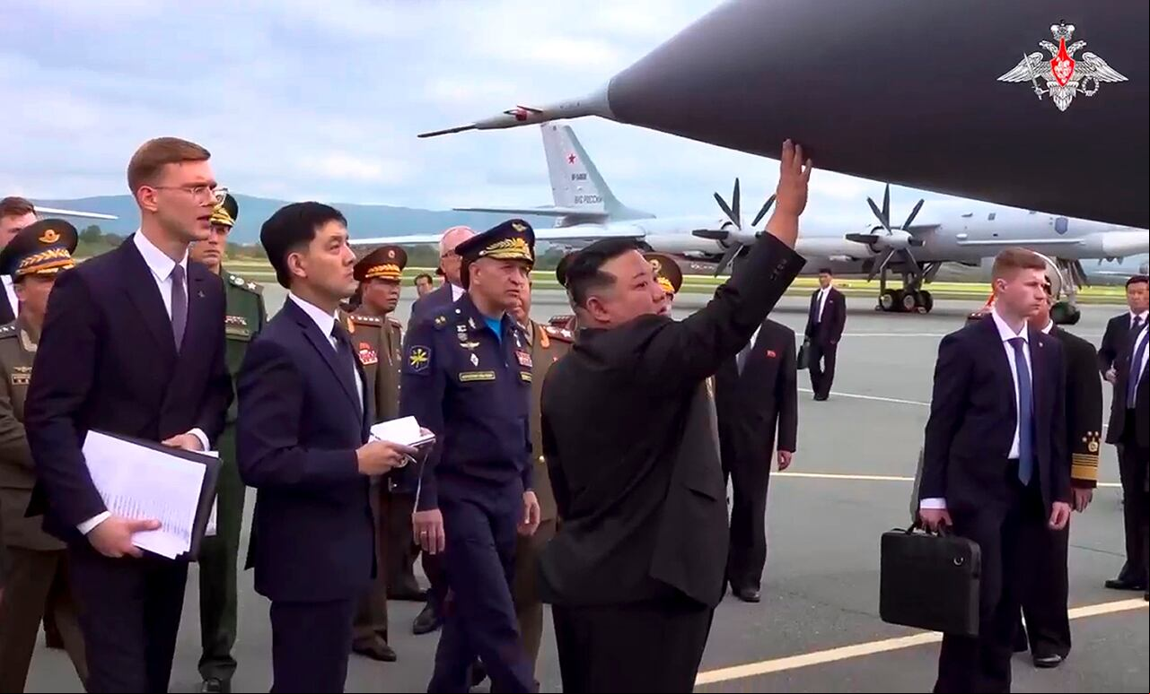 Todos los aviones militares rusos que se mostraron a Kim el sábado han sido empleados en la guerra en Ucrania, incluidos los bombarderos Tu-160, Tu-95 y Tu-22, que suelen utilizarse para disparar misiles de crucero.
