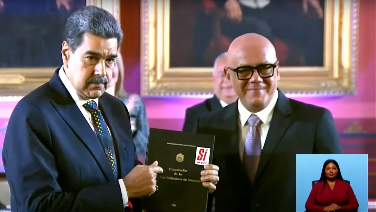 Maduro se posesionó en medio de una gran cantidad de aplausos.