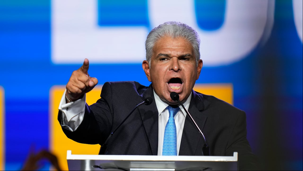 El Tribunal Electoral dijo en un comunicado que tras el fallo el plan general de las elecciones continúa en marcha con la instalación de las 7.574 mesas de votación en todo el país, con el fin de que “todos los electores ejerzan con libertad y honradez el sagrado derecho al sufragio”.
