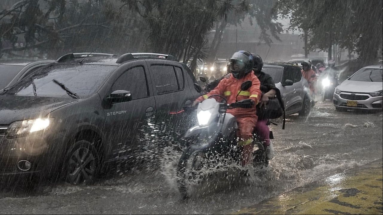 Cali sigue bajo la lluvia. Fotos: Jorge Orozco/ El País