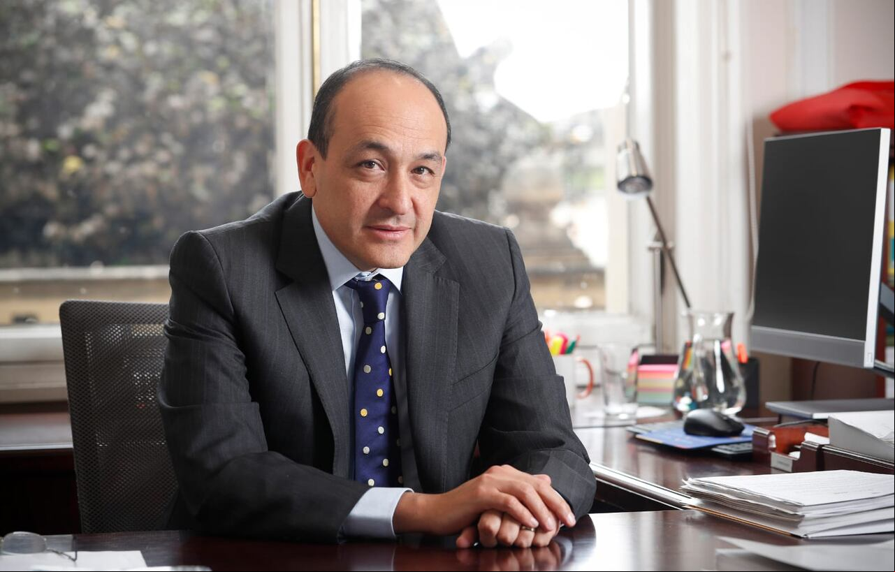 Vladimir Fernández, nuevo magistrado de la Corte Constitucional.