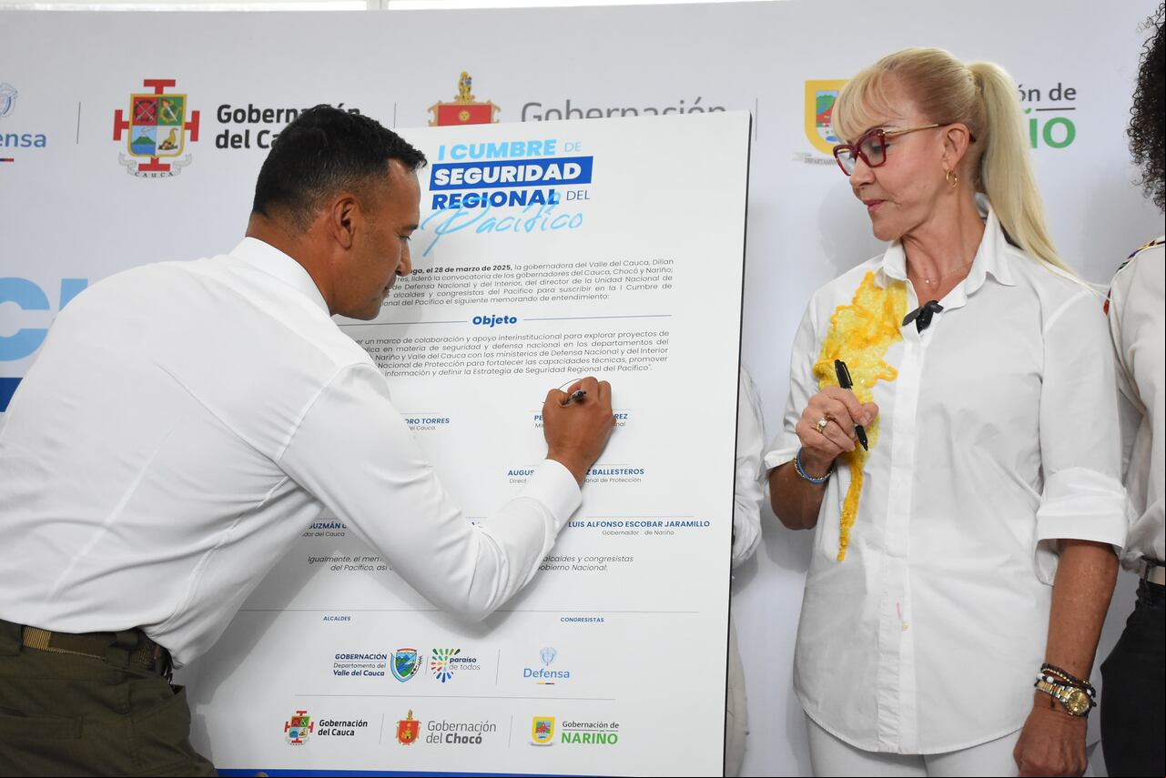 Los gobernadores de la región Pacífico hacen un balance de la cumbre de seguridad realizada en Buga. Firmaron memorando de entendimiento con el Ministro de Defensa.