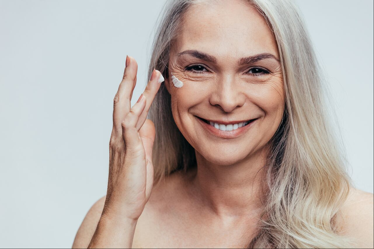 Arrugas, cuidado de la piel, mascarilla facial, crema, envejecimiento, colágeno, ácido hialurónico.