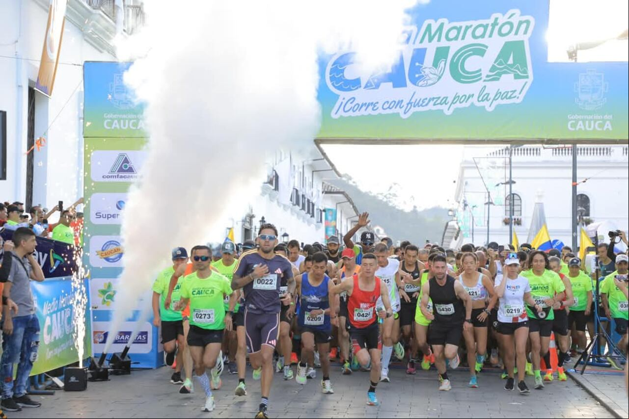 "Somos una región que no rinde ante la guerra, acá las comunidades luchan de muchas formas para vivir en paz", expresó el mandatario del Cauca durante la Media Maratón.