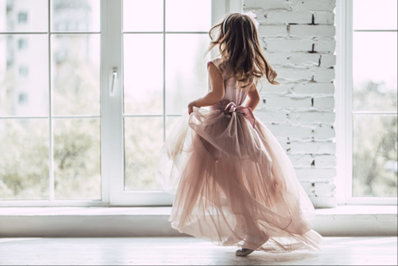 Un disfraz de princesa siempre hará muy feliz a su pequeña.