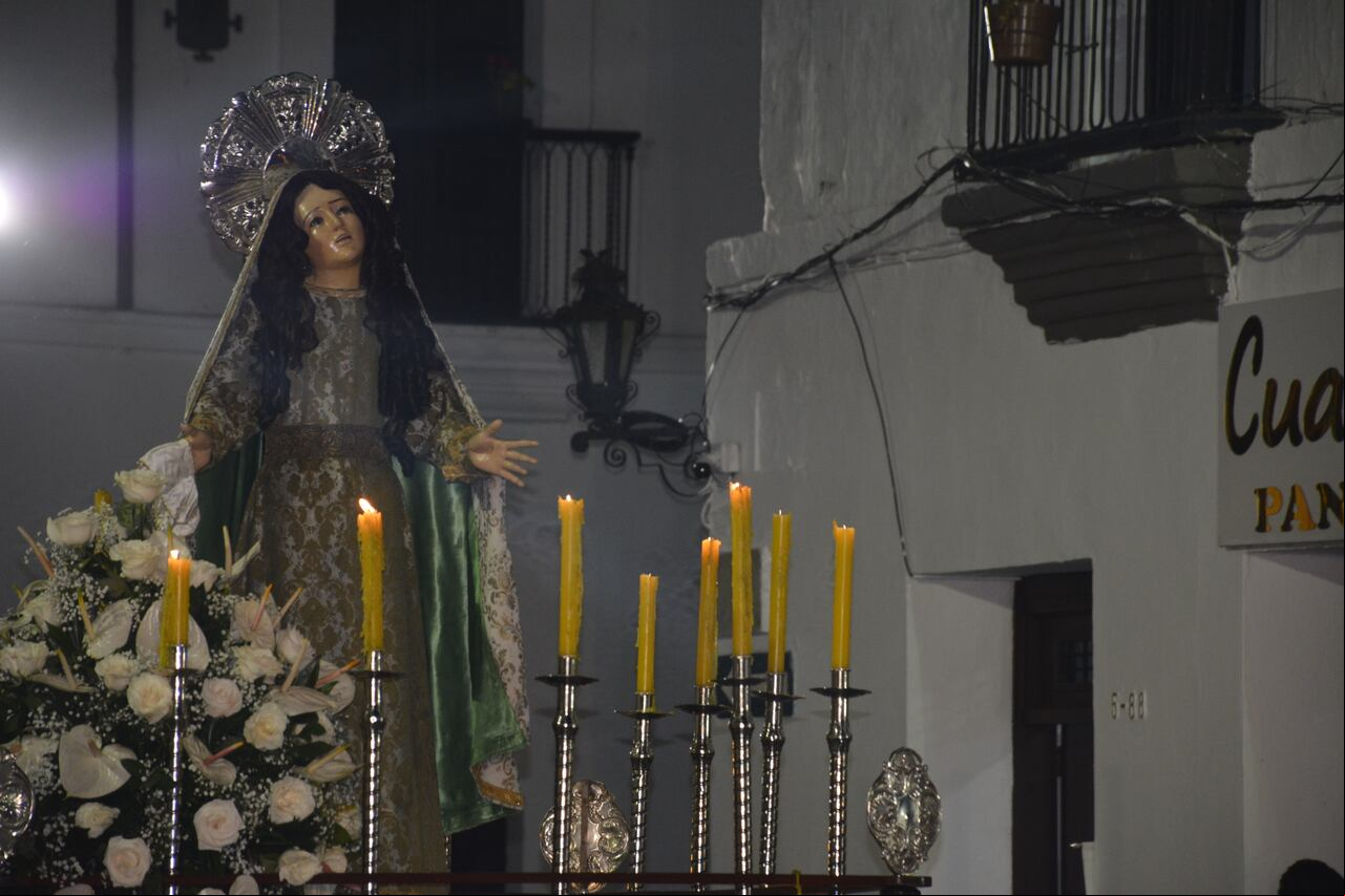 “Con mucho recogimiento debe ser la actitud en esta Semana Santa. Debemos reflexionar profundamente el misterio que nos ha salvado: la pasión, muerte y resurrección del Señor, porque es un tiempo para meditar el misterio de nuestra vida a la luz de la vida del ministerio de cristo. Es fundamental que podamos disponer nuestra vida y corazón, prepararnos para que Jesucristo llegue a celebrar con nosotros la Pascua”, expresó el padre Javier Humberto Porras, párraco del templo de San Agustín.