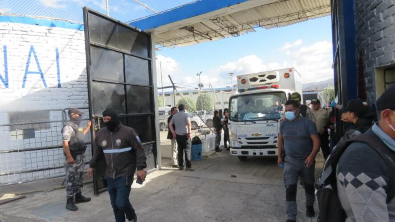 Las autoridades habían realizado un operativo con el fin de hallar objetos prohibidos, pero se desconoce si esto tuvo alguna relación con la muerte de los presos.