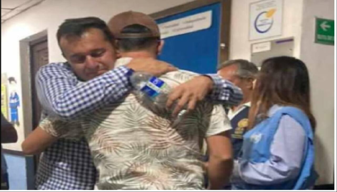En un video se puede ver que en el acto de liberación se encontraba presente una comisión humanitaria de la Defensoría del Pueblo, un párroco y algunos de los disidentes.